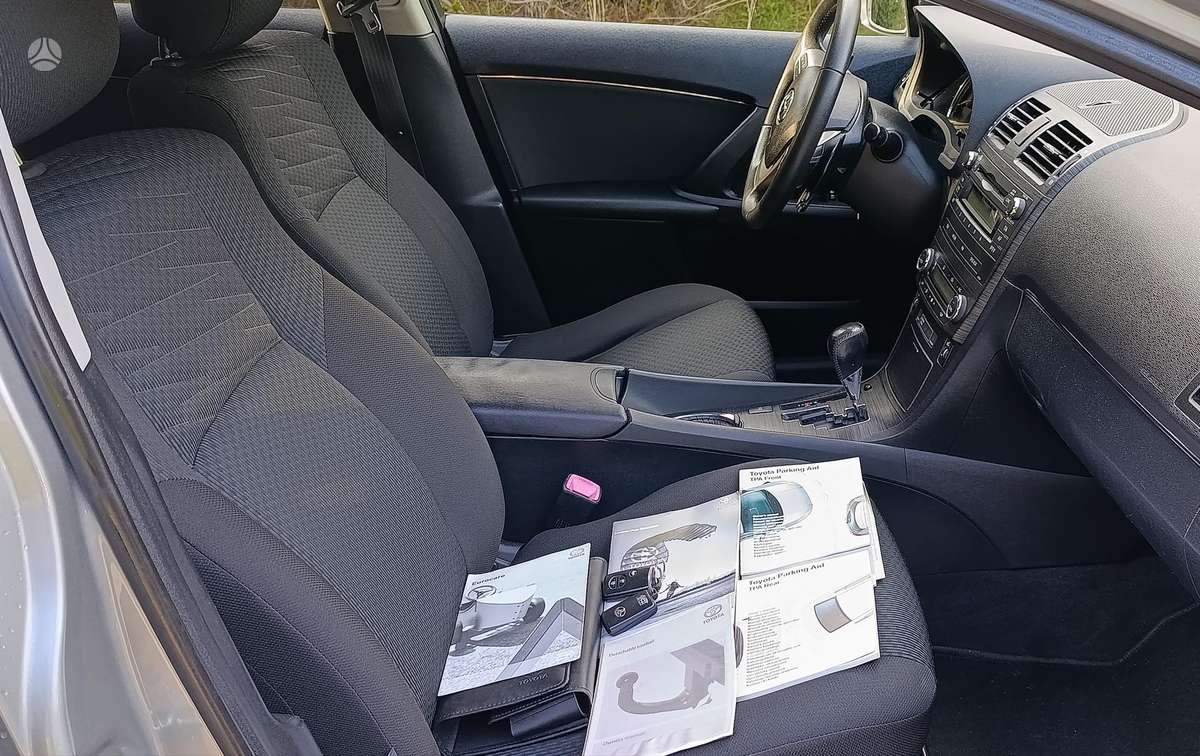 Toyota Avensis 2011 — photo 9