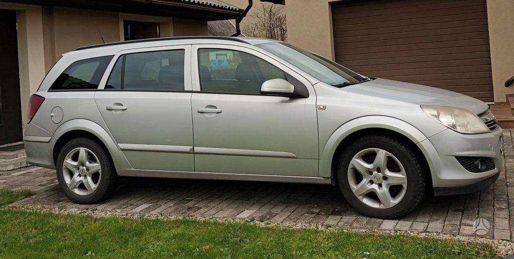 Opel Astra 2007 — rear view