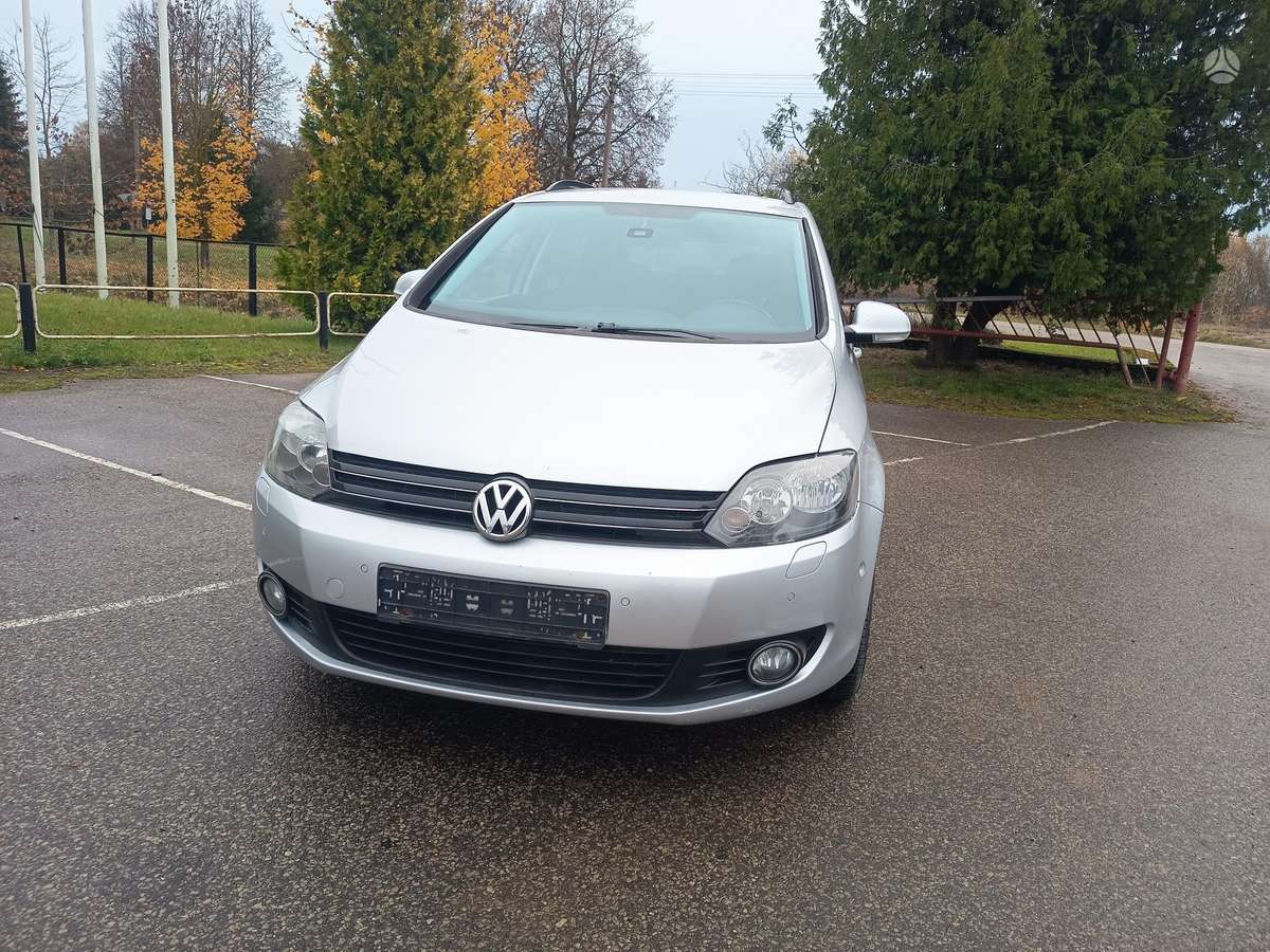 Volkswagen Golf 2010 — rear view