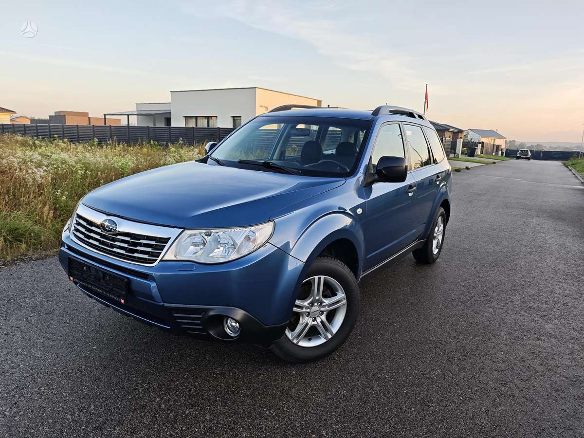 Subaru Forester 2011 — interior