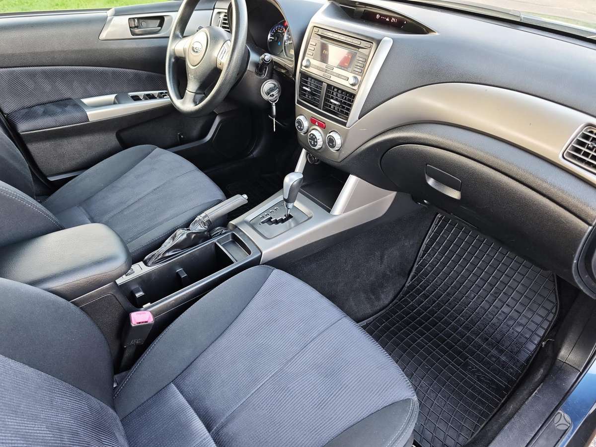 Subaru Forester 2011 — photo 8
