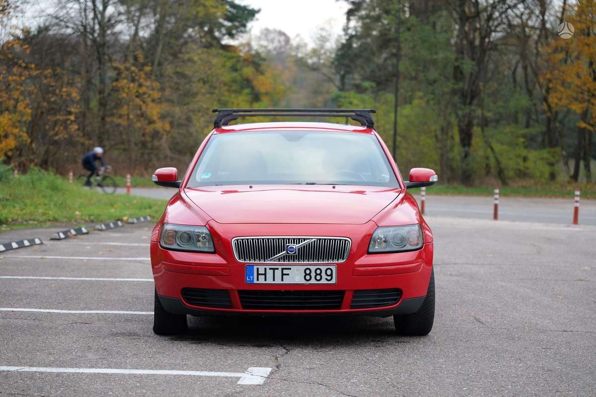 Volvo V50 2006 — rear view