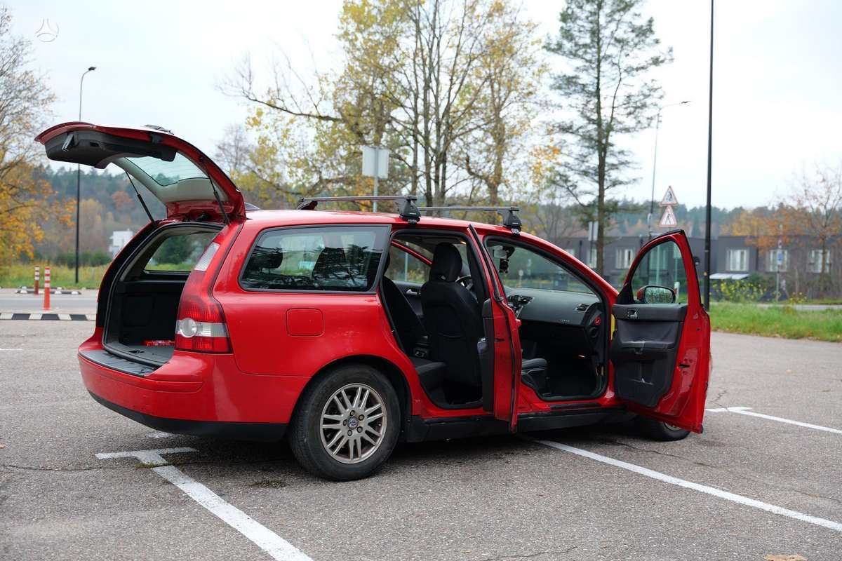 Volvo V50 2006 — photo 9