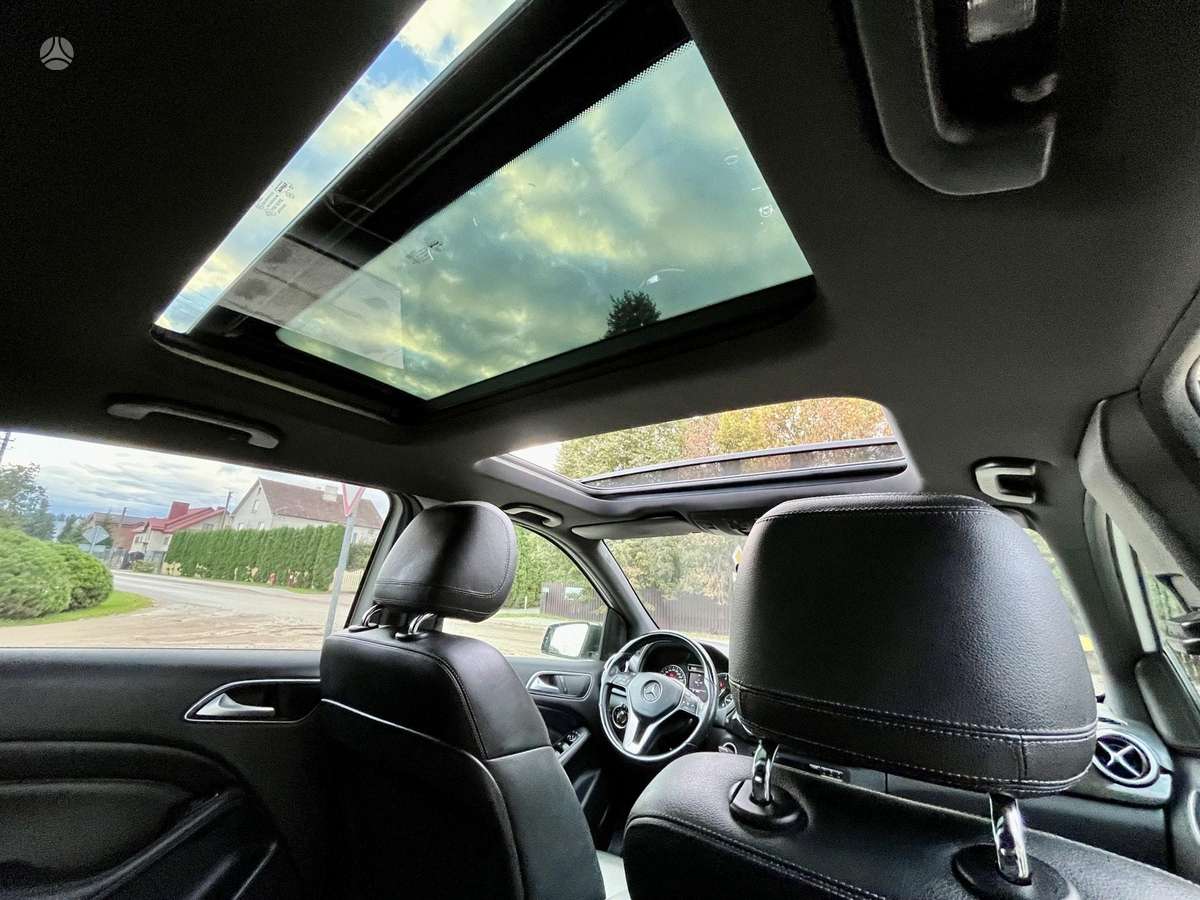 Mercedes-Benz B180 2013 — photo 10