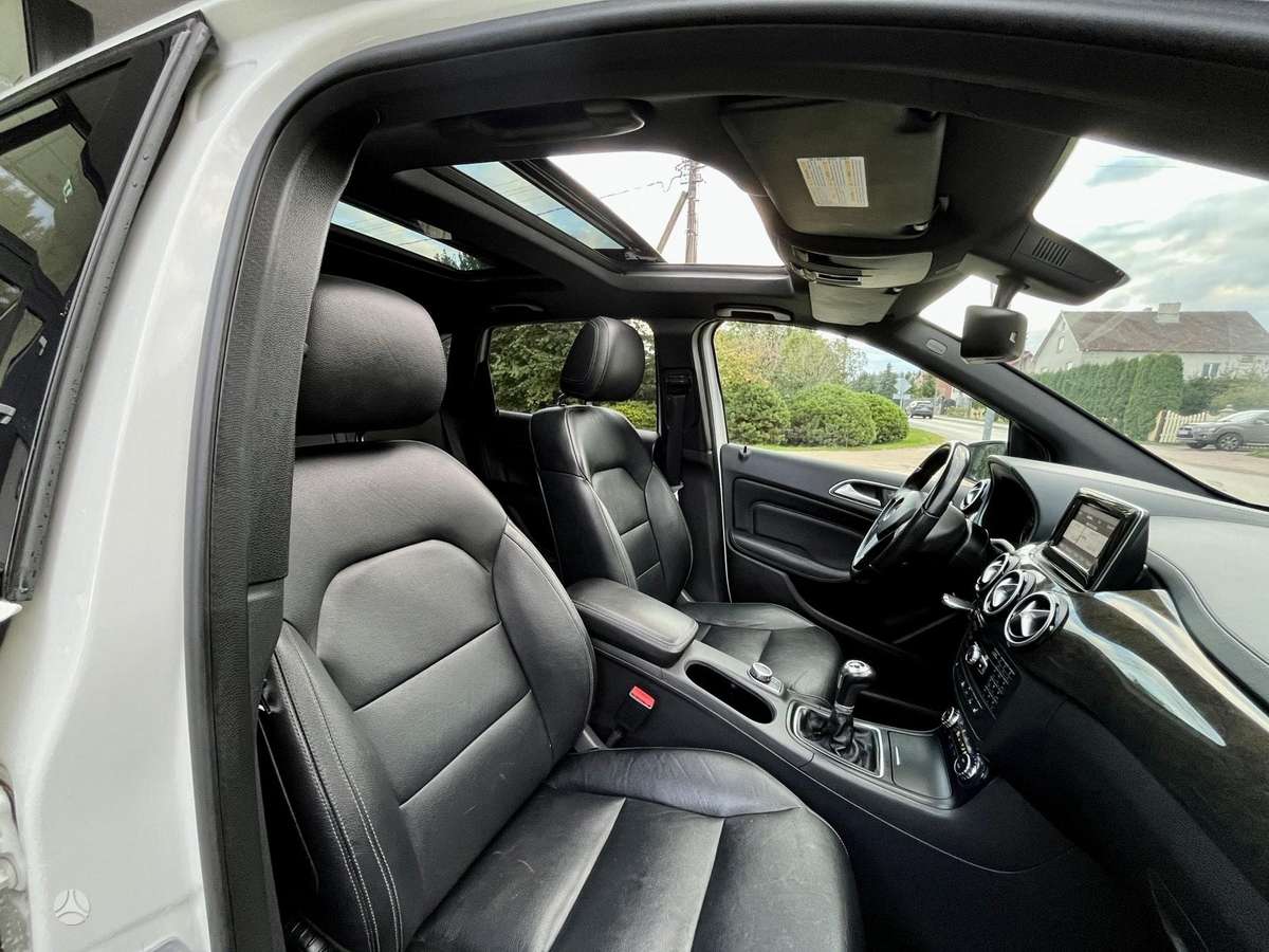 Mercedes-Benz B180 2013 — engine 1800 cm³, 109 HP (80kW)