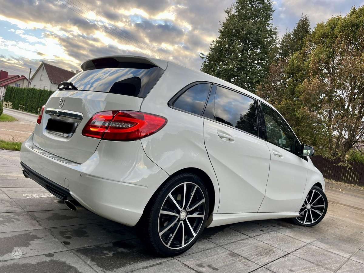 Mercedes-Benz B180 2013 — photo 6
