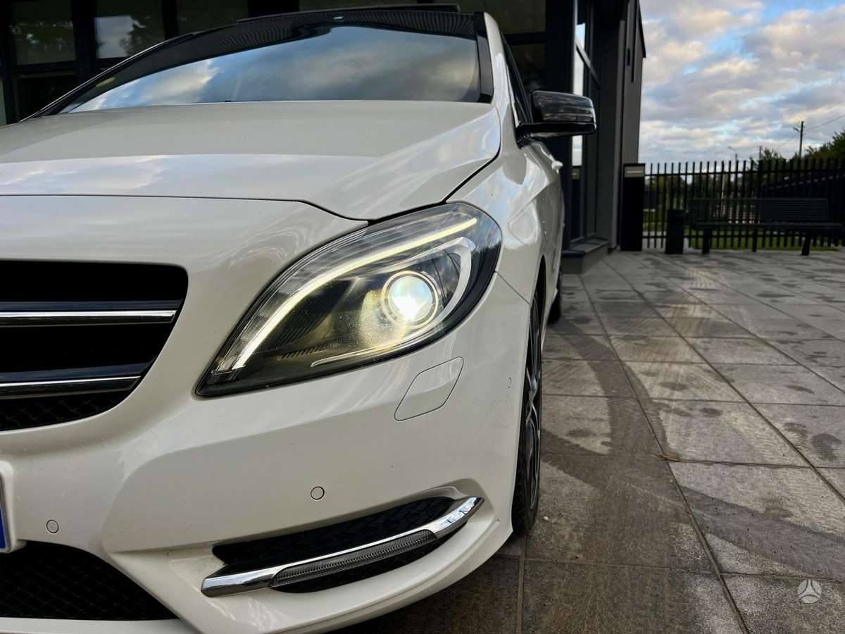 Mercedes-Benz B180 2013 — photo 7