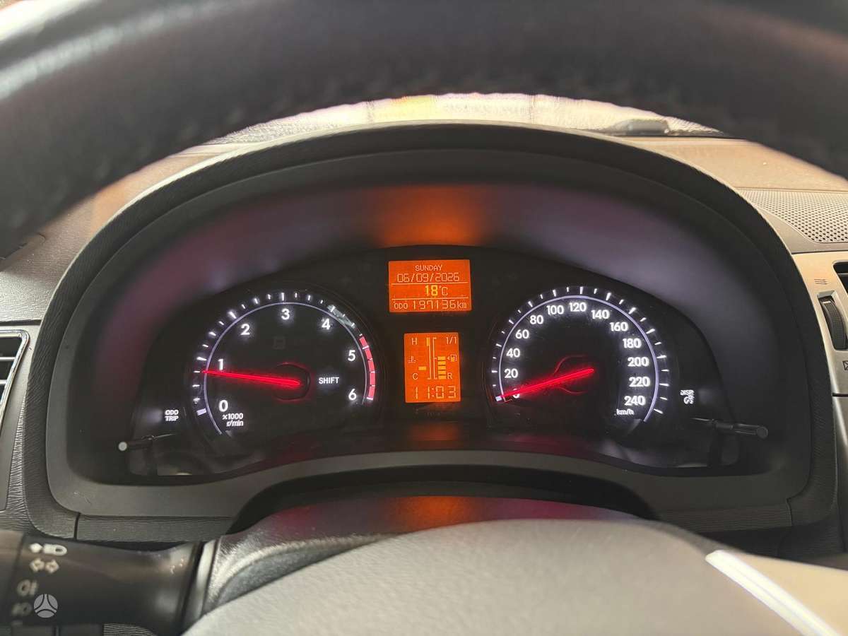 Toyota Avensis 2012 — photo 12