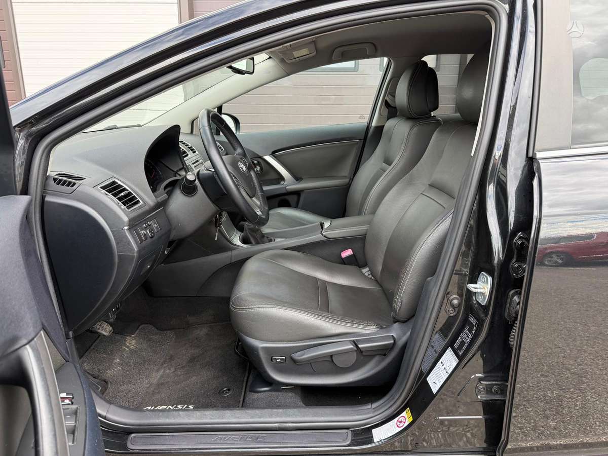 Toyota Avensis 2012 — photo 15