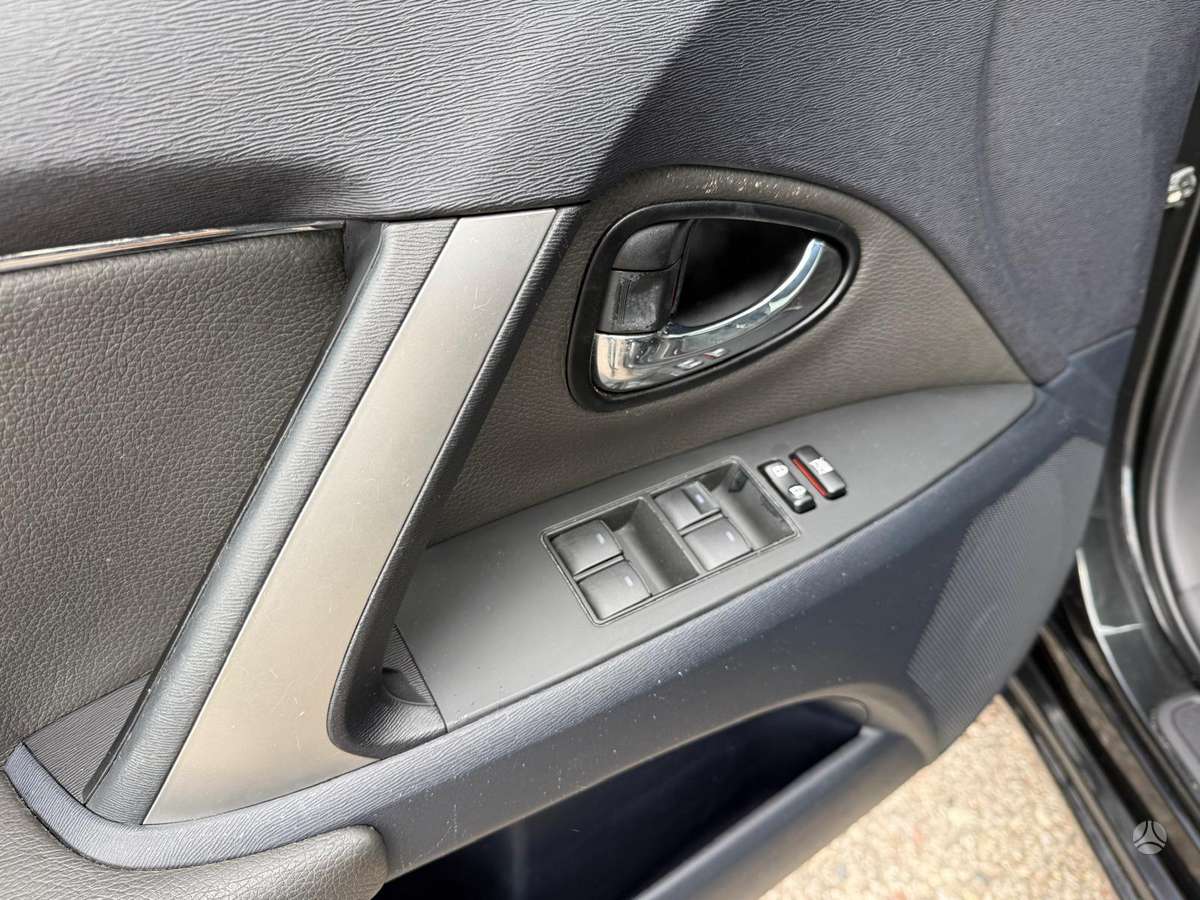 Toyota Avensis 2012 — photo 16