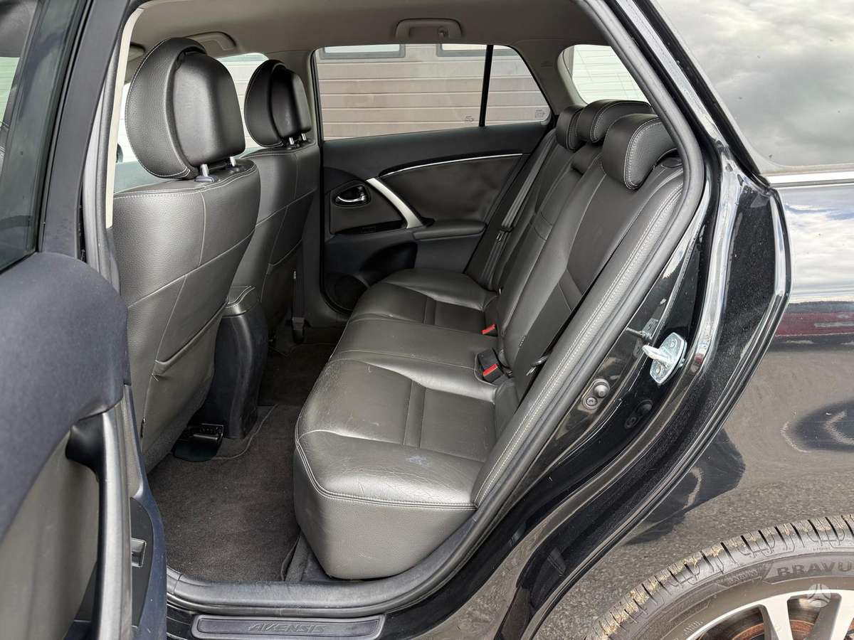 Toyota Avensis 2012 — photo 19