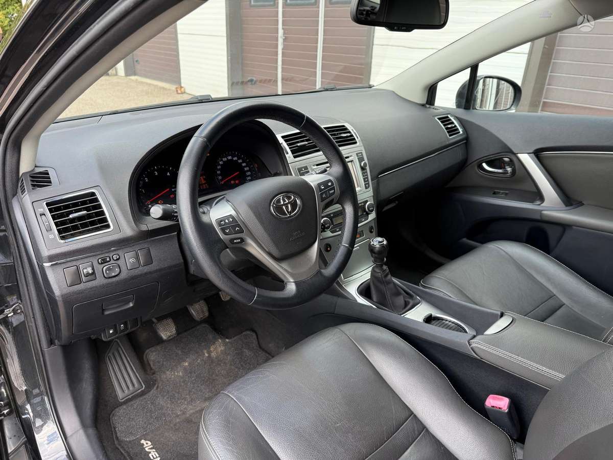 Toyota Avensis 2012 — photo 9