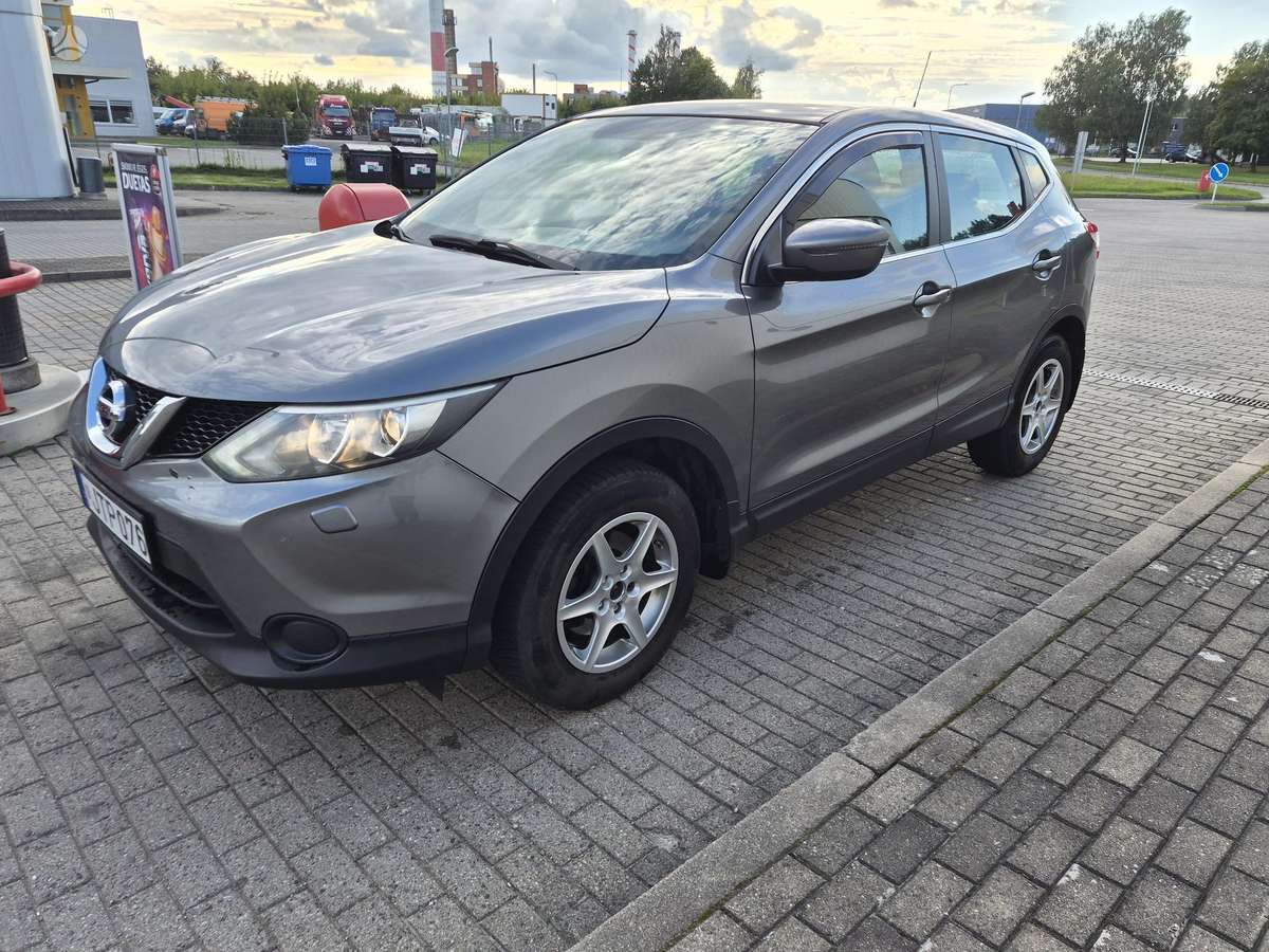Nissan Qashqai 2014 — rear view