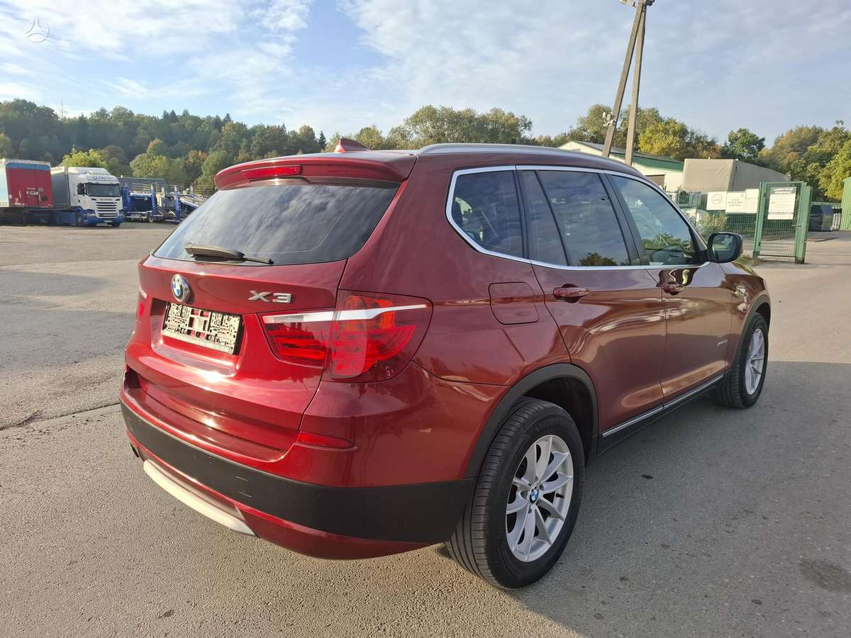 BMW X3 2011 — салон