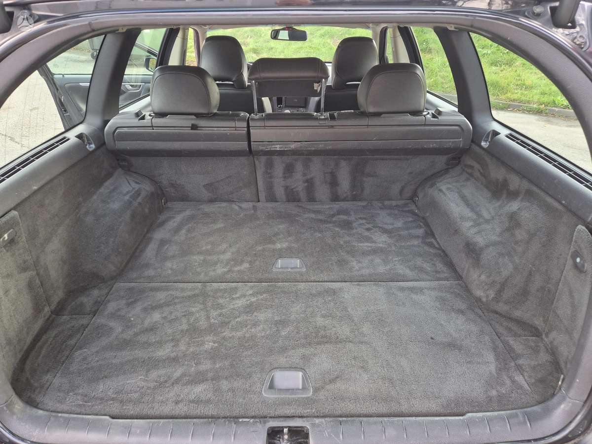 Volvo V70 2004 — photo 11