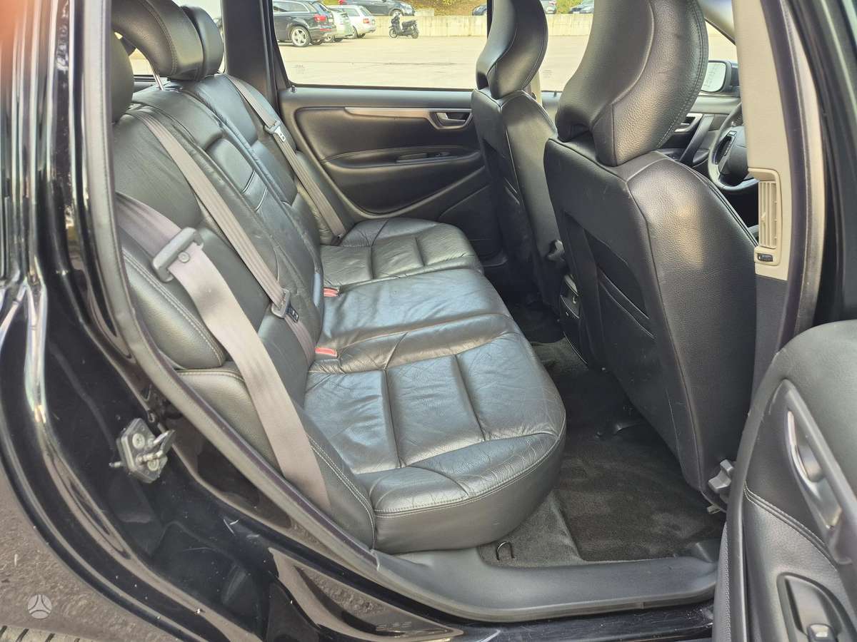Volvo V70 2004 — photo 12