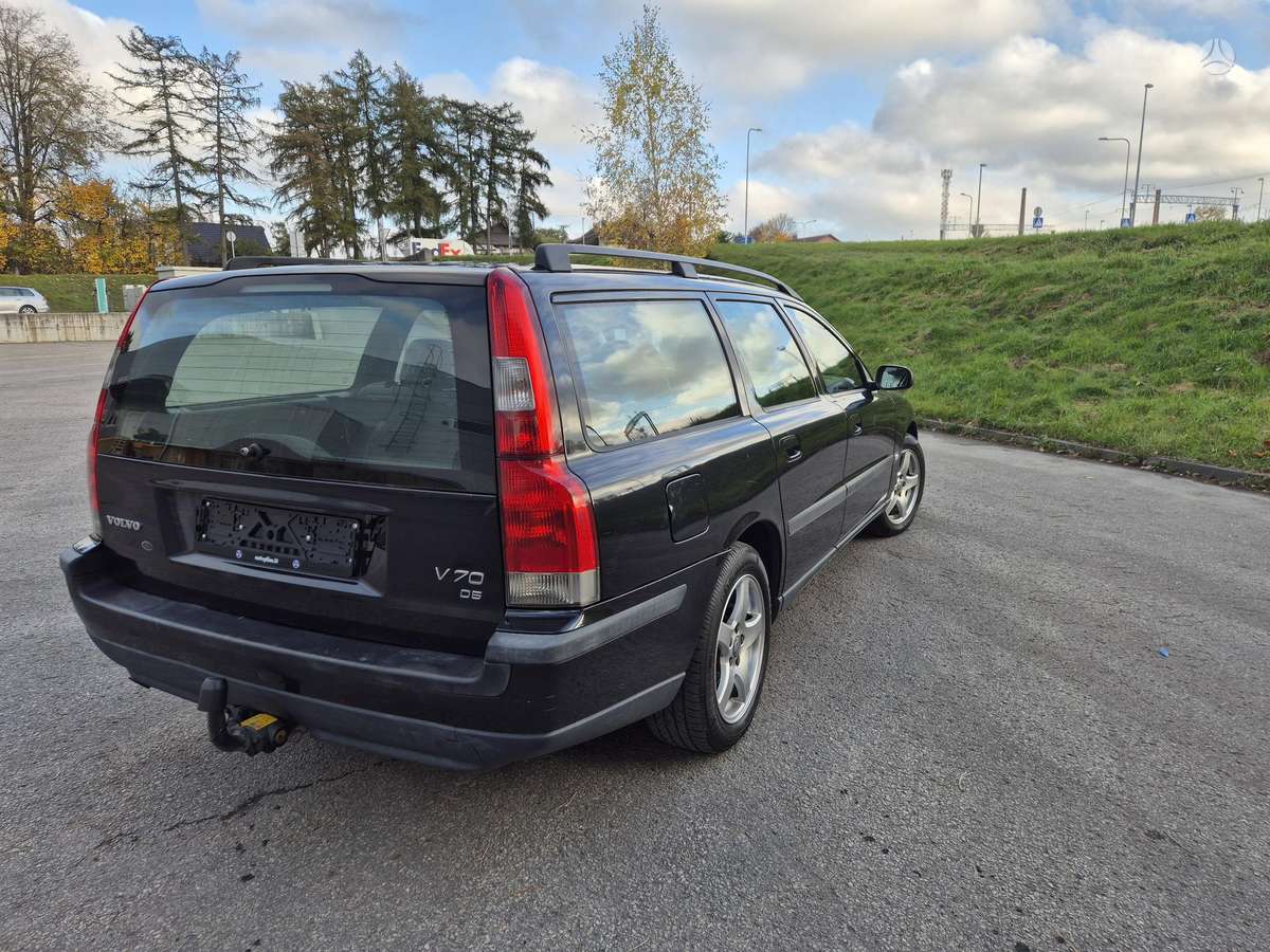 Volvo V70 2004 — interior