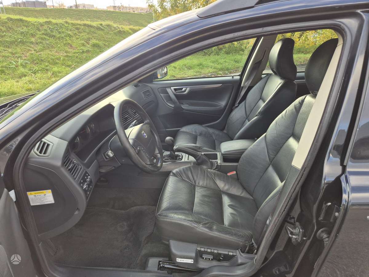 Volvo V70 2004 — photo 6