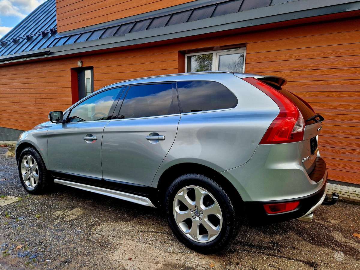 Volvo XC60 2009 — двигун 2400 cm³, 175 HP (129kW)