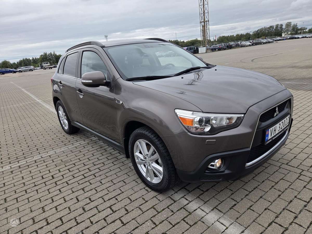 Mitsubishi ASX 2011 — interior