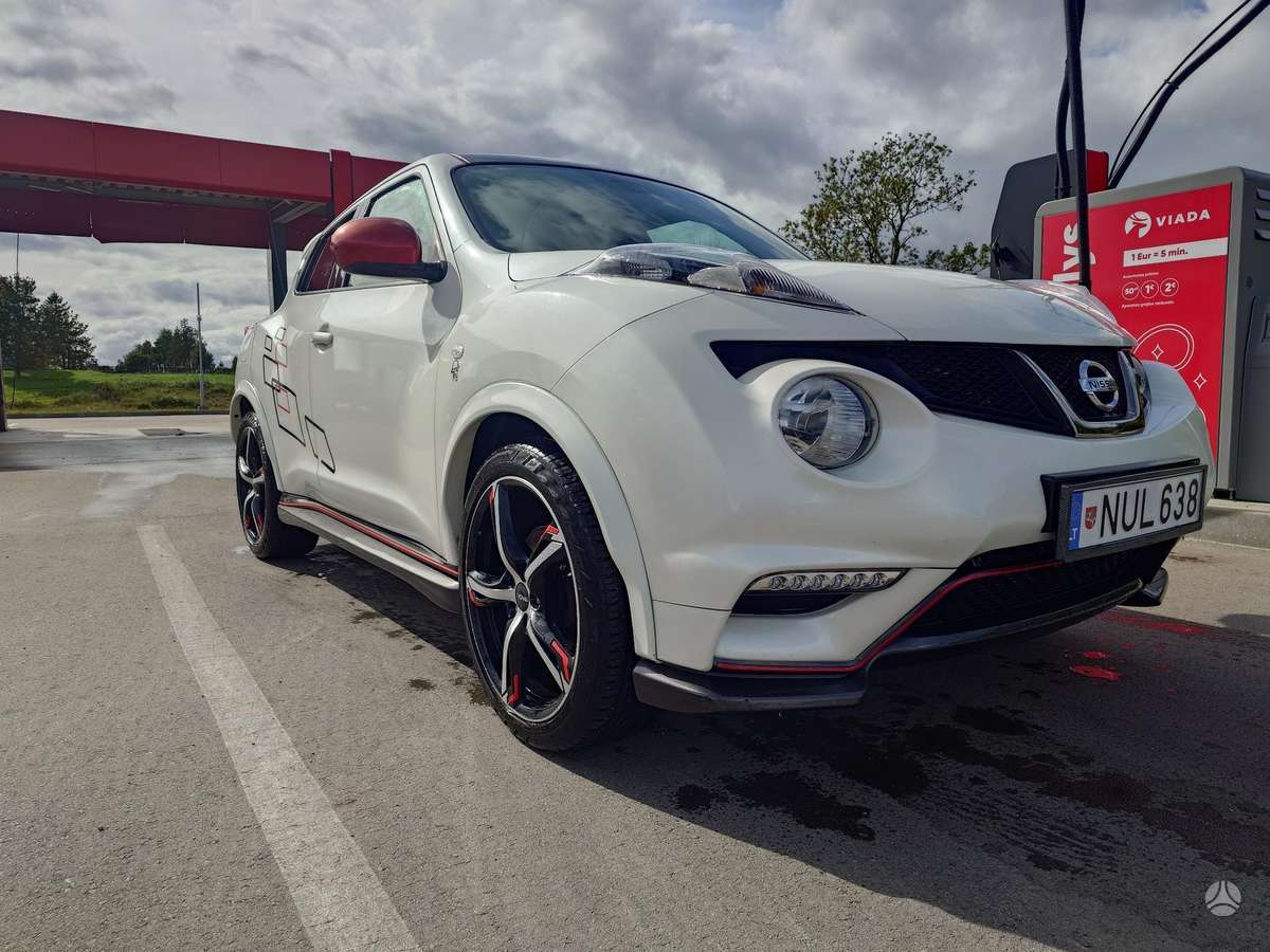 Nissan Juke 2013 — rear view