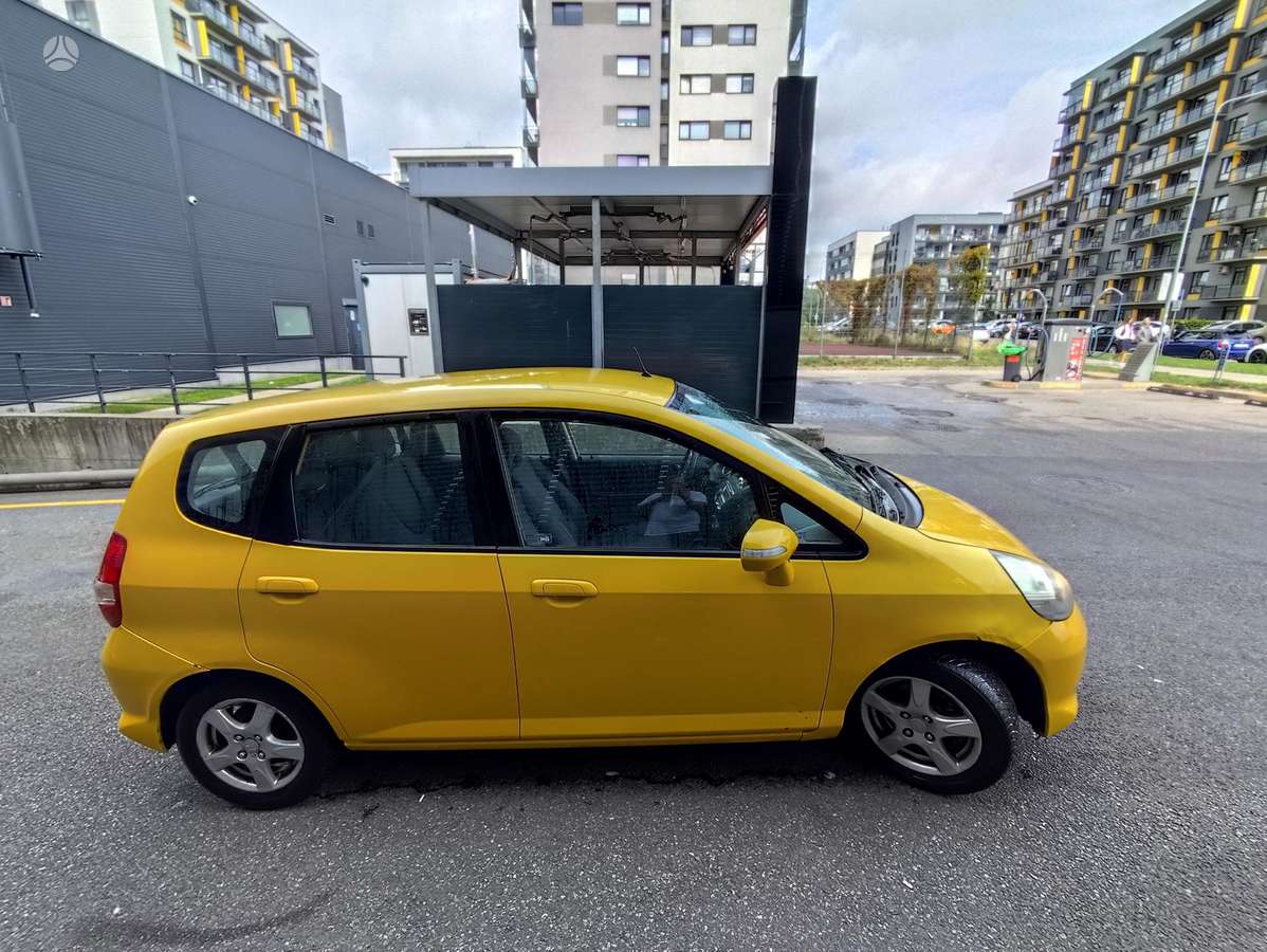 Honda Jazz 2008 — engine 1300 cm³, 83 HP (61kW)