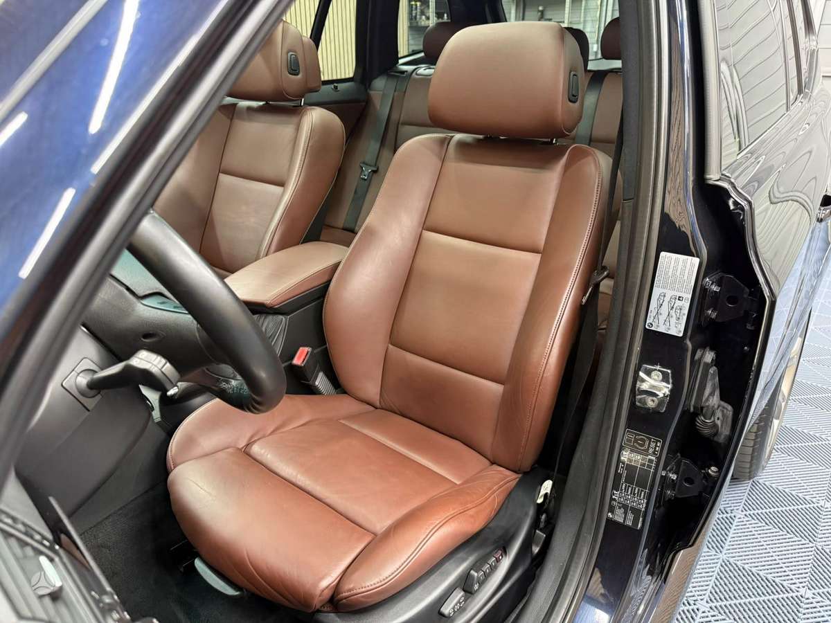 BMW X3 2010 — photo 17