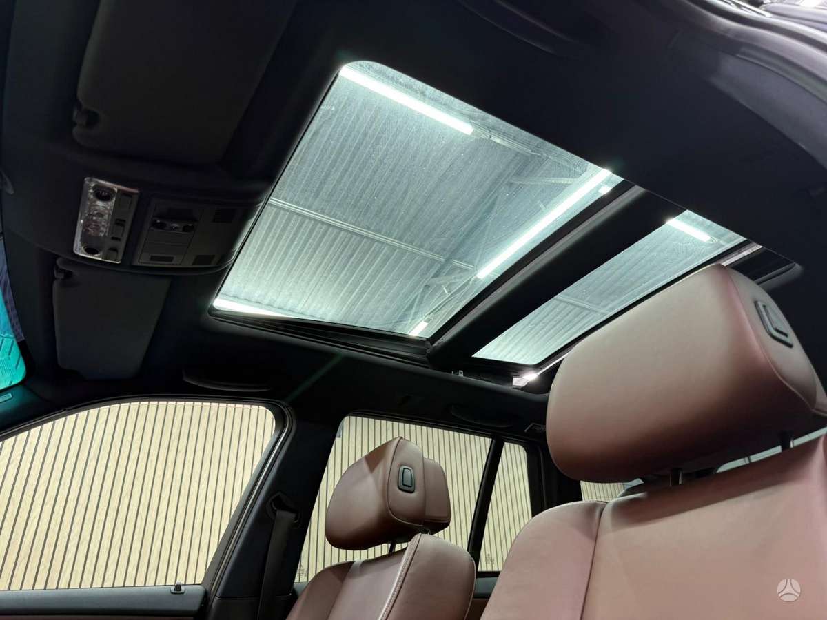BMW X3 2010 — interior