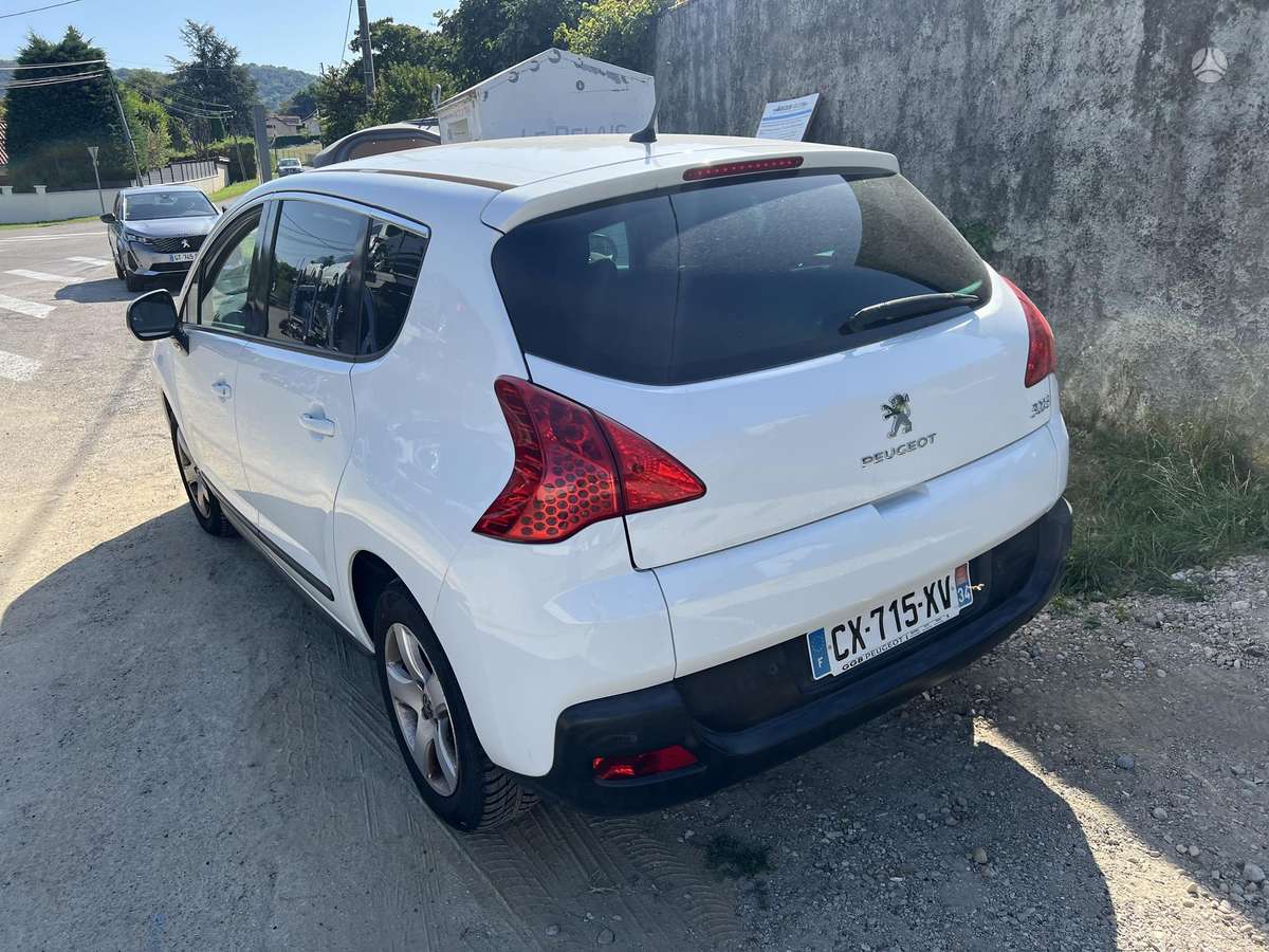 Peugeot 3008 2013 — rear view