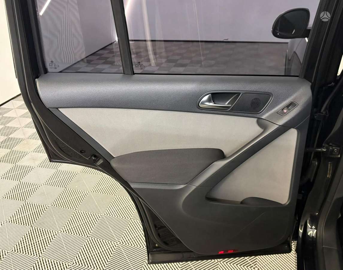 Volkswagen Tiguan 2012 — photo 16