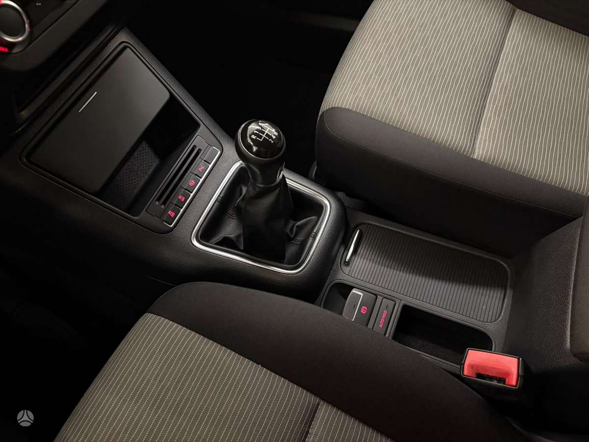 Volkswagen Tiguan 2012 — interior