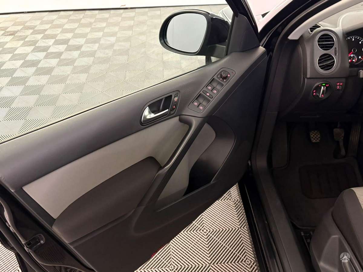 Volkswagen Tiguan 2012 — photo 8