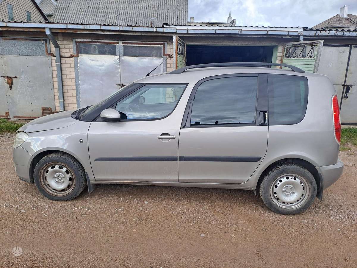 Skoda Roomster 2008 — вигляд ззаду