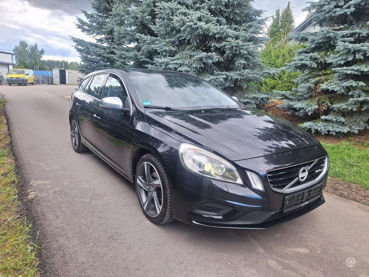 Volvo V60 2013 — вигляд ззаду