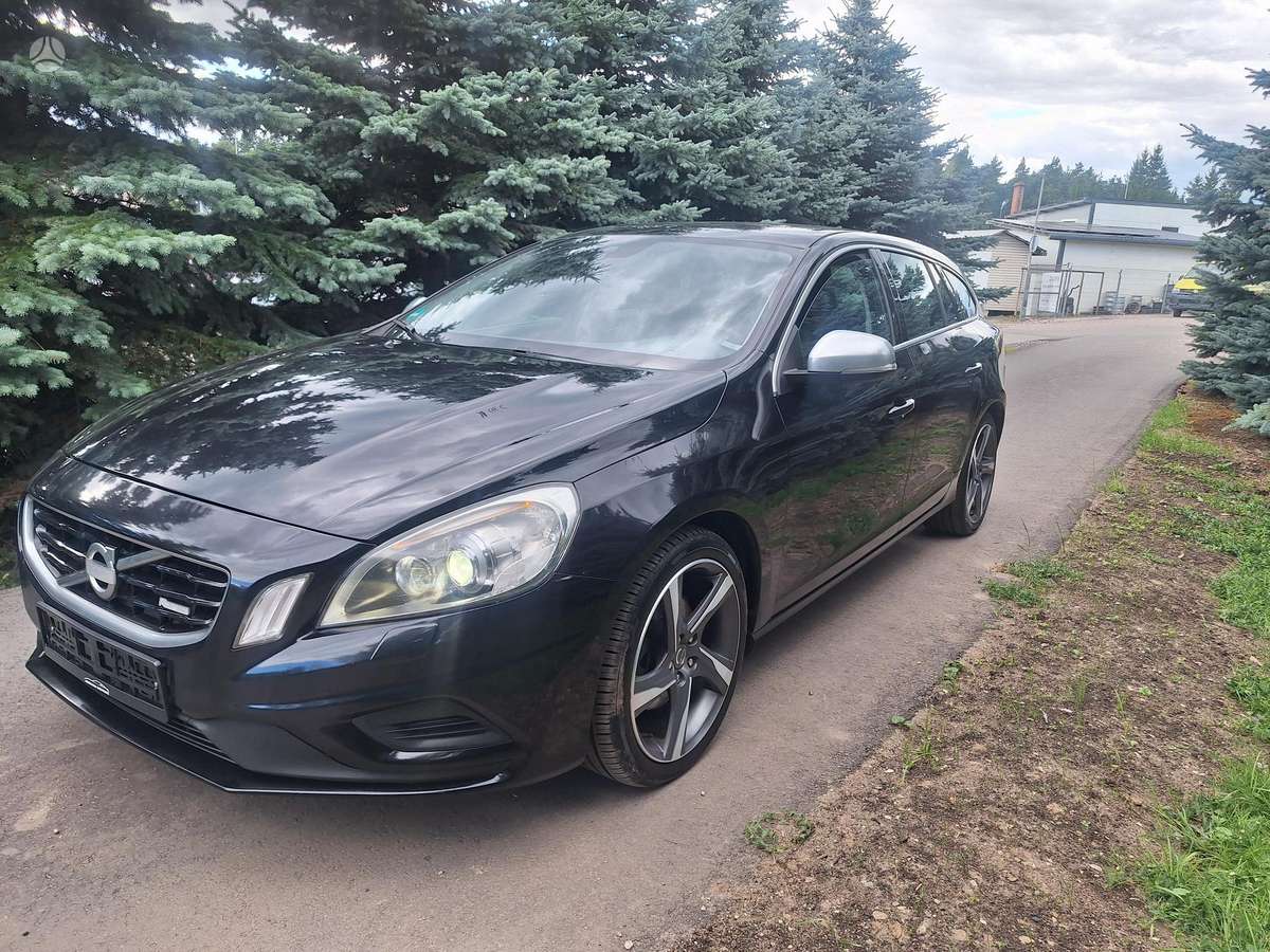 Volvo V60 2013 — салон