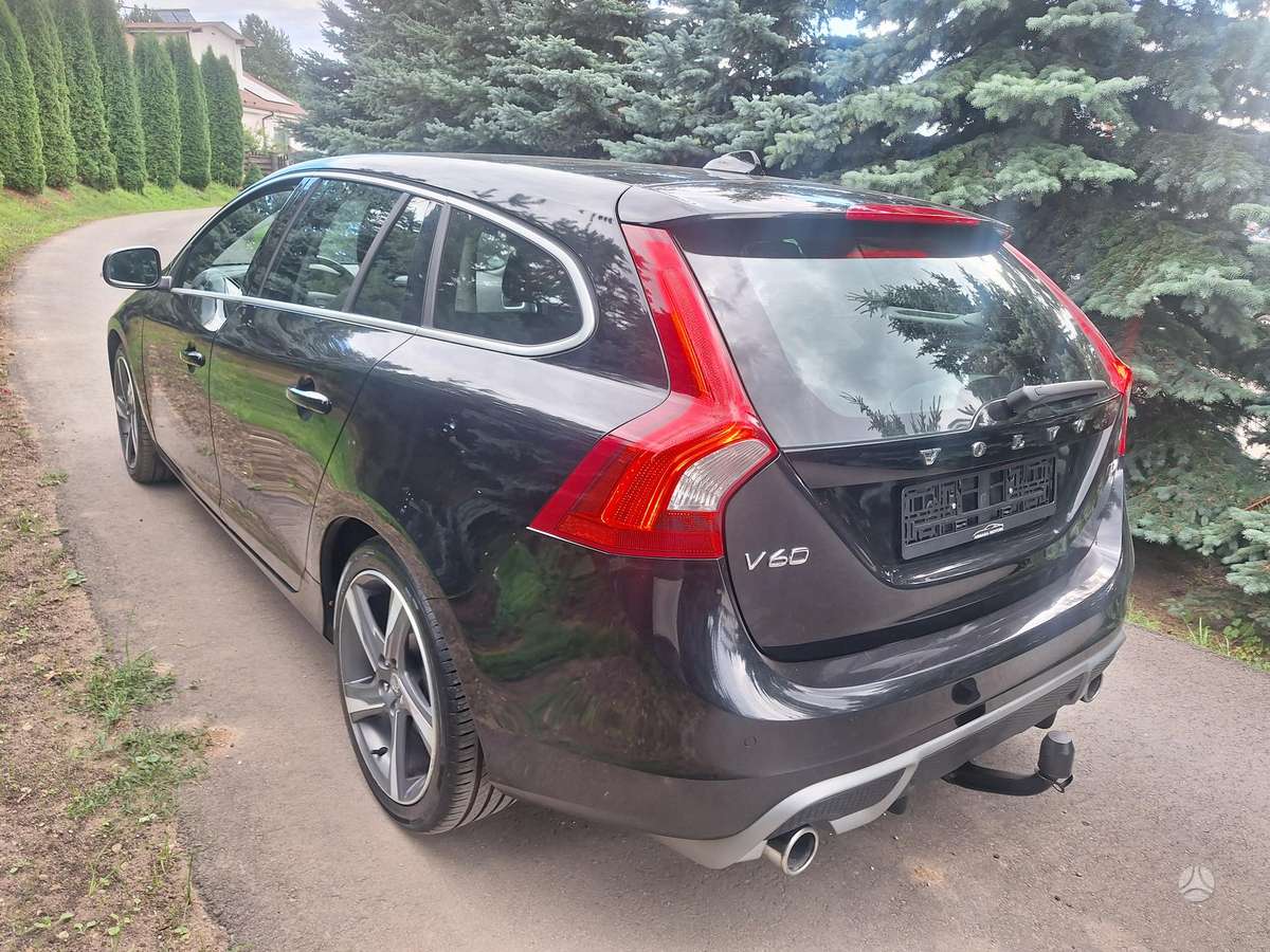 Volvo V60 2013 — двигун 1984 cm³, 163 HP (120kW)