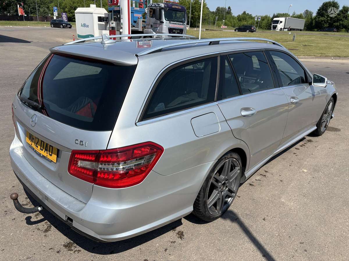 Mercedes-Benz E250 2012 — салон