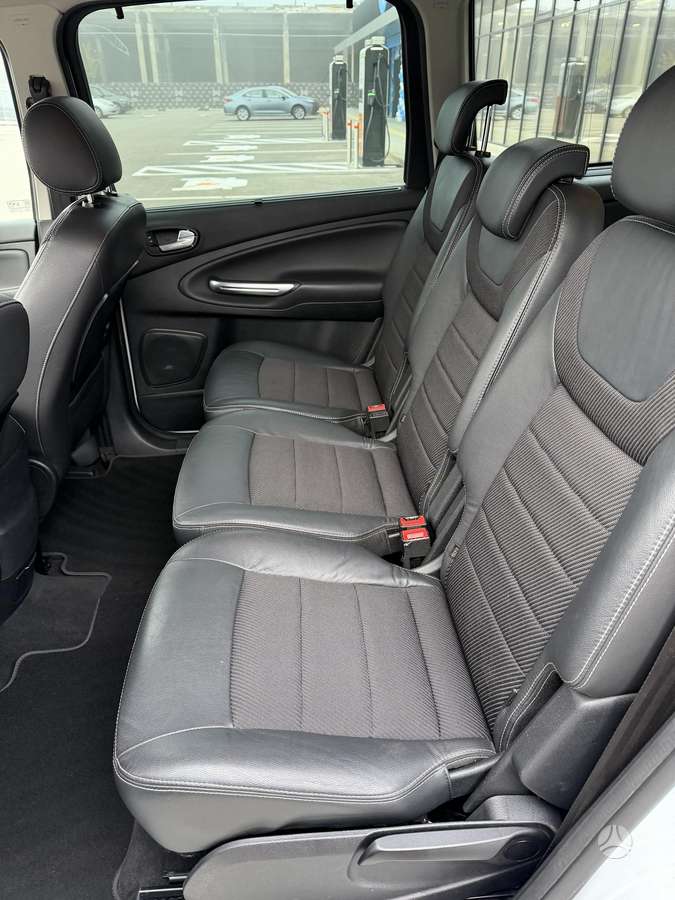 Ford Galaxy 2013 — фото 12