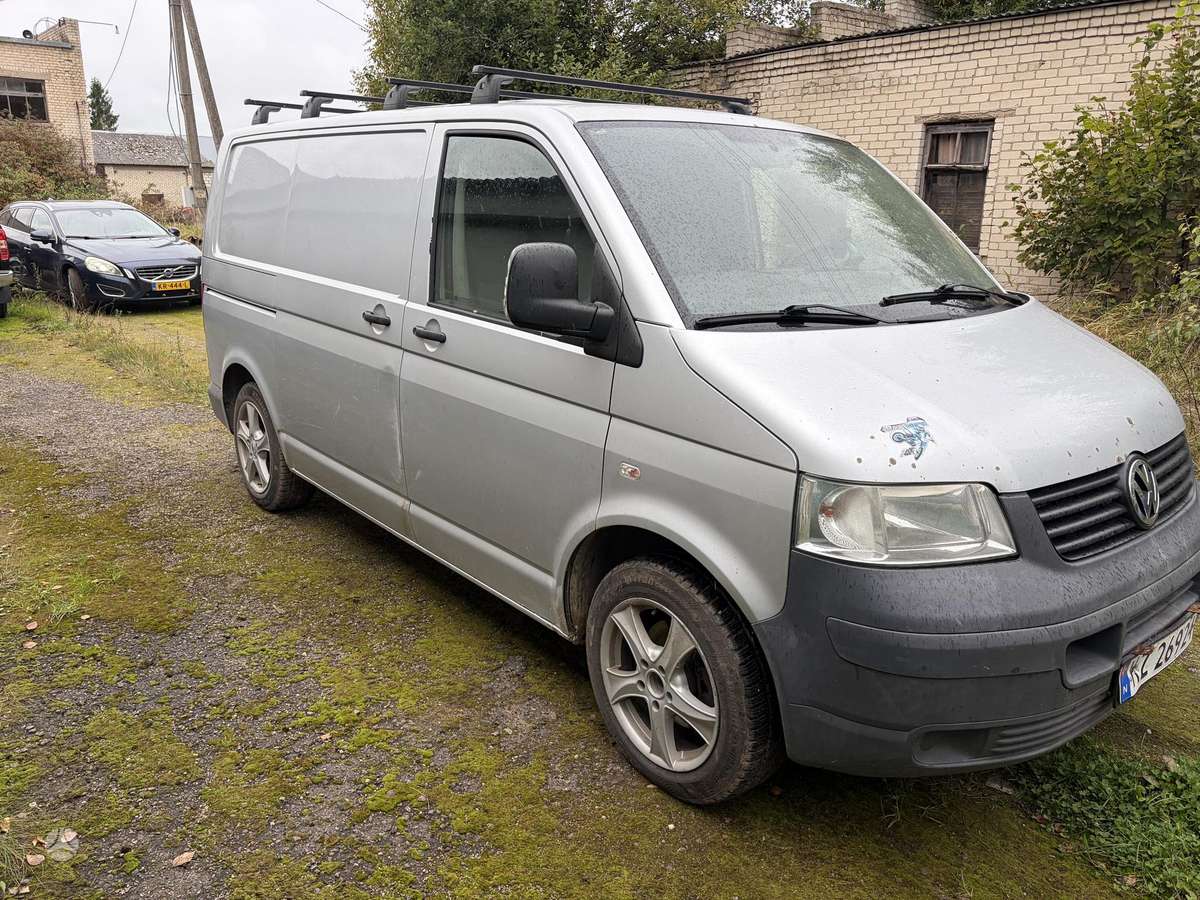 Volkswagen Transporter 2009 — салон