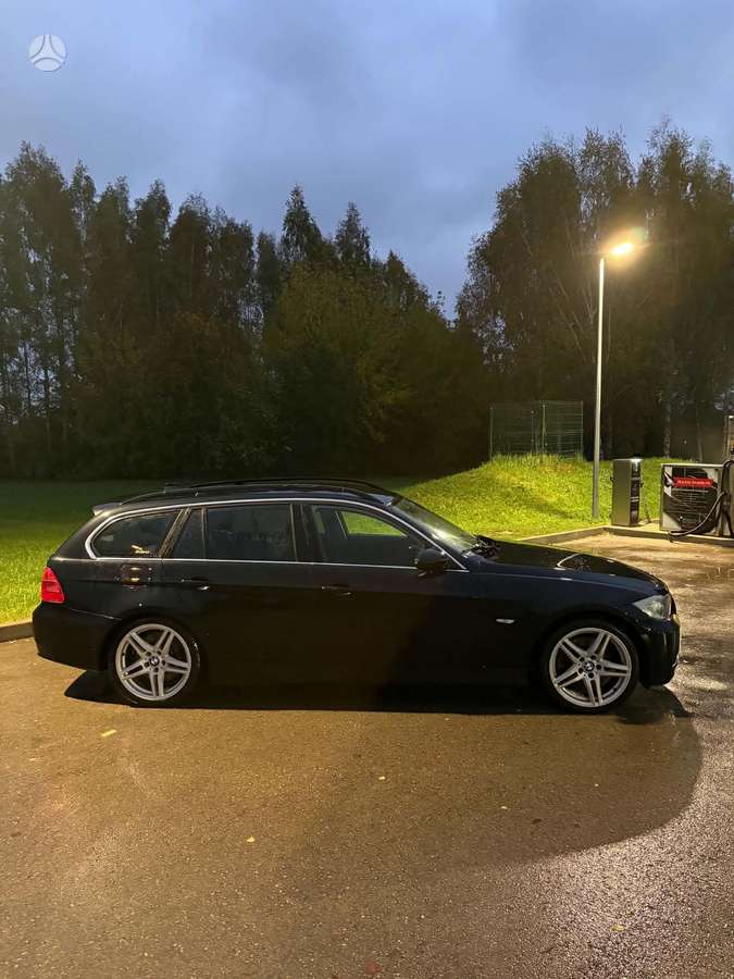 BMW 330 2006 — rear view