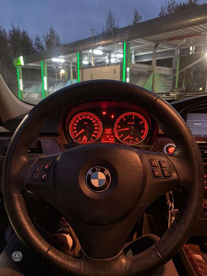 BMW 330 2006 — photo 5