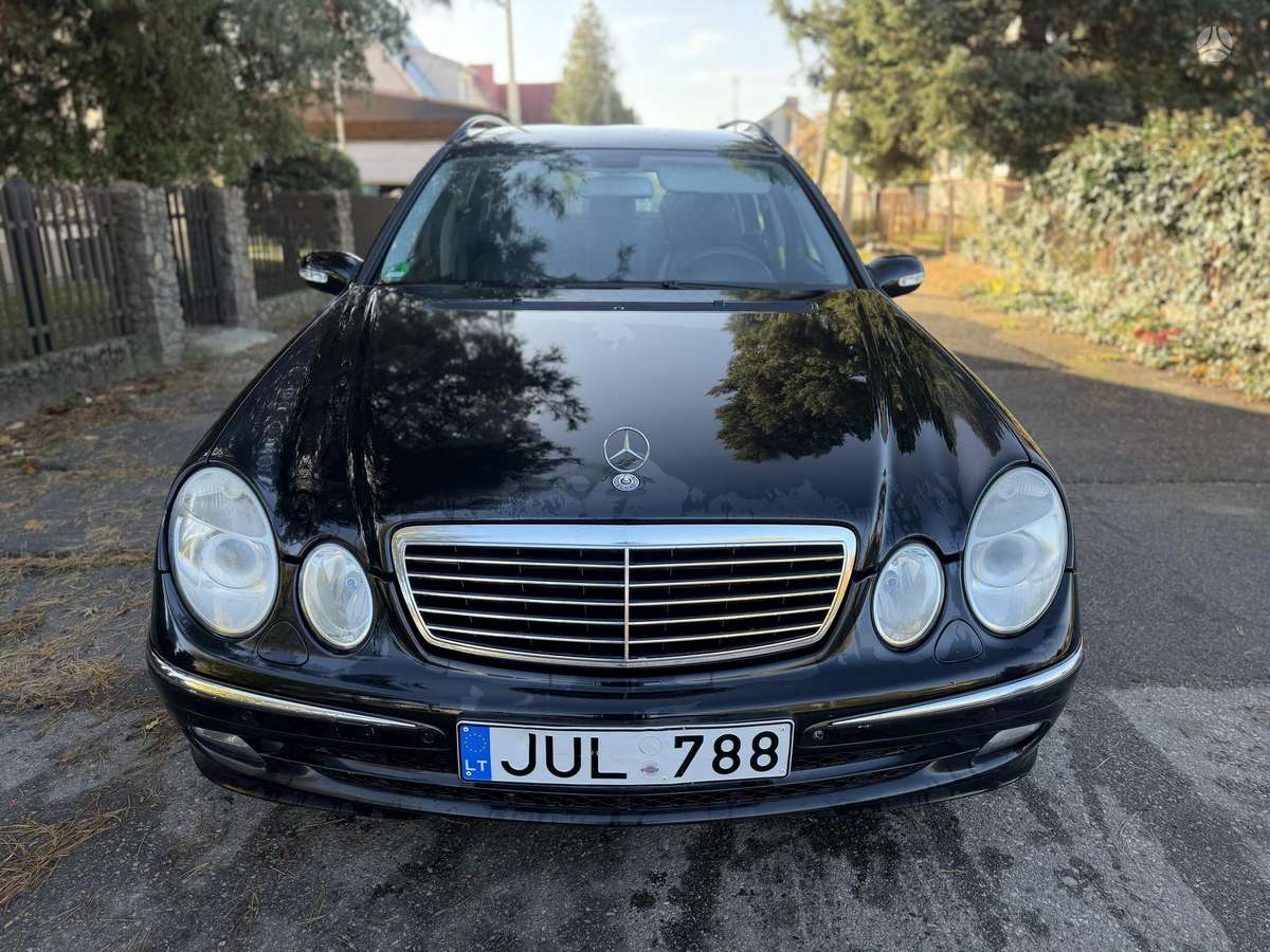 Mercedes-Benz E320 2006 — салон