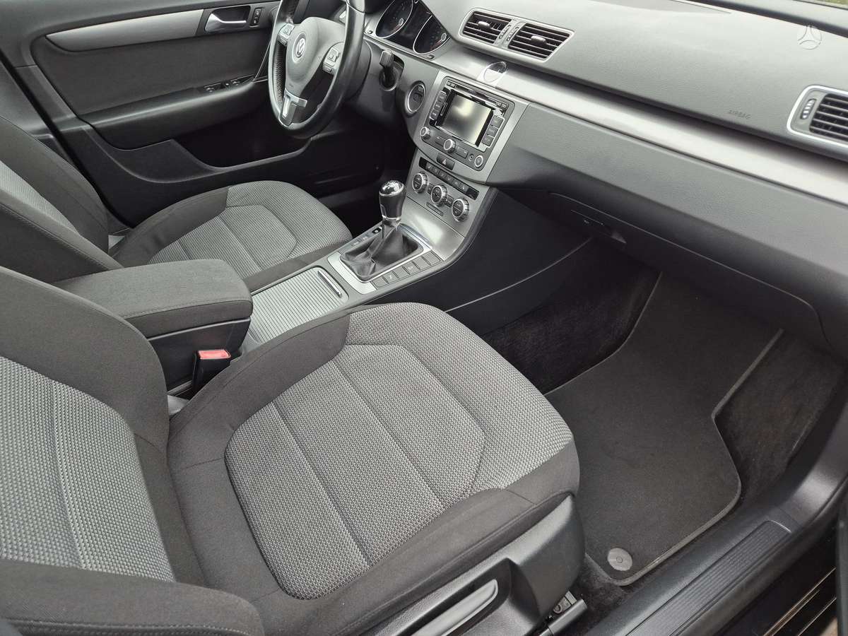 Volkswagen Passat 2012 — photo 11
