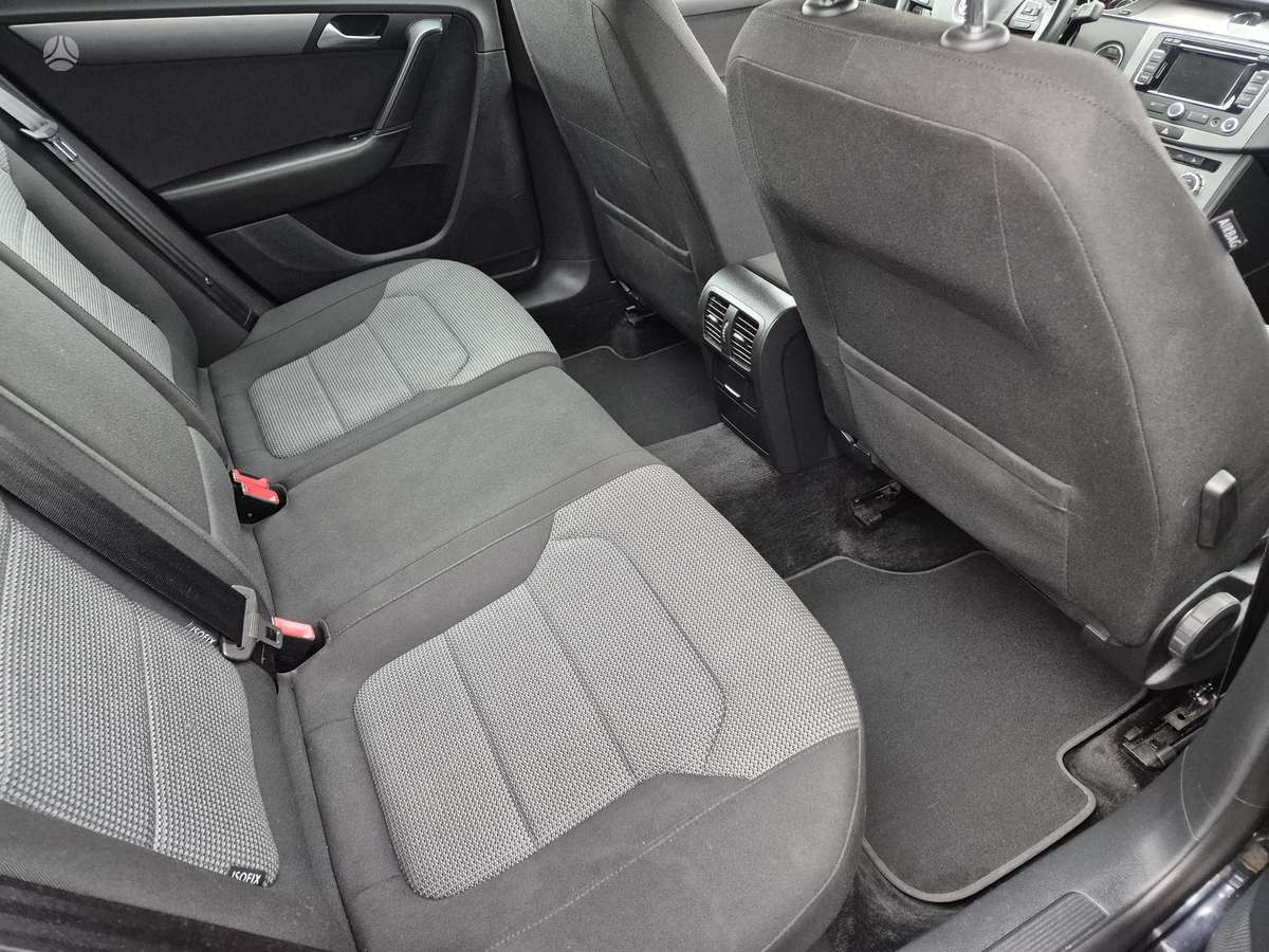 Volkswagen Passat 2012 — photo 12