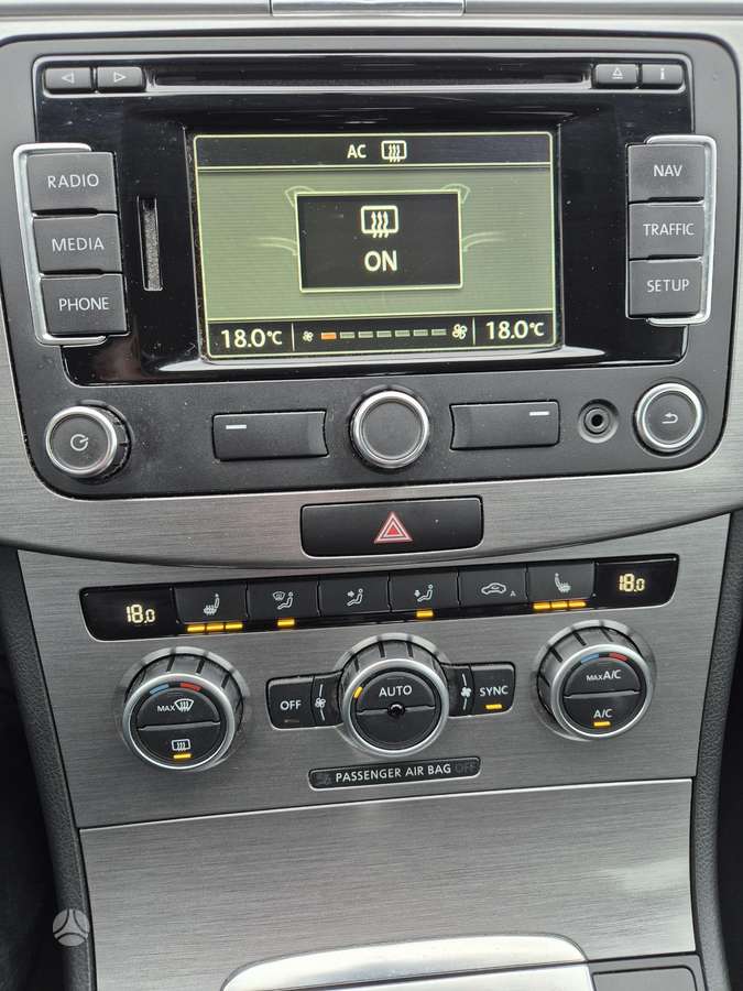 Volkswagen Passat 2012 — photo 13