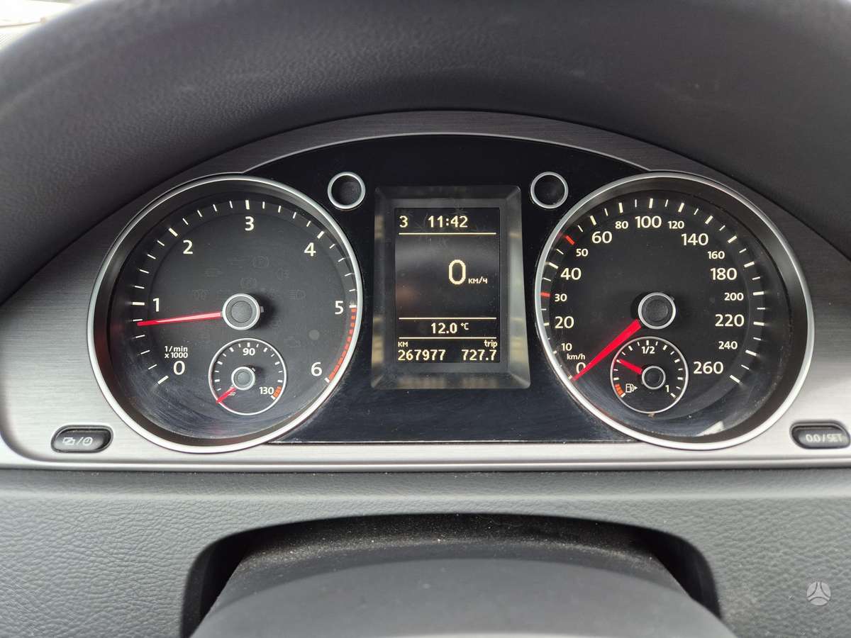 Volkswagen Passat 2012 — photo 14