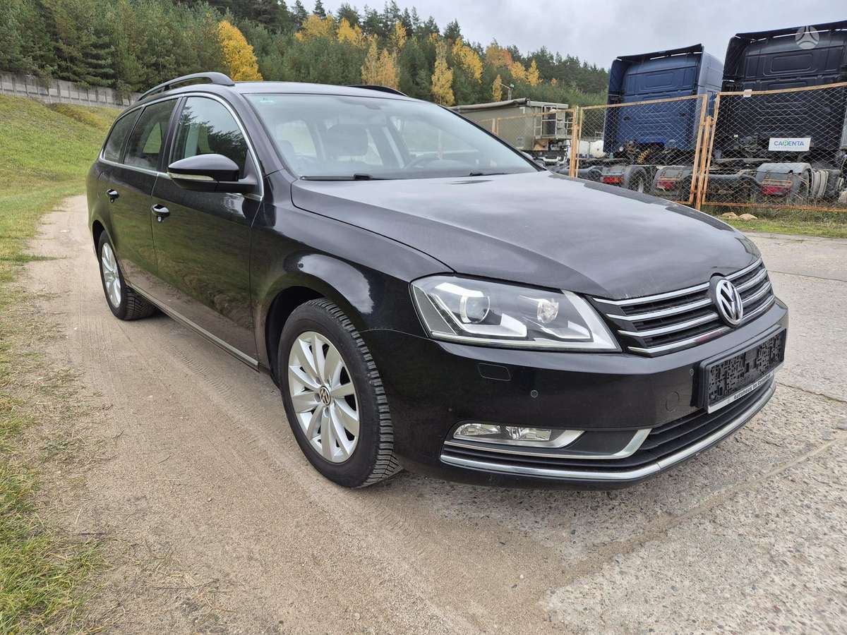 Volkswagen Passat 2012 — interior