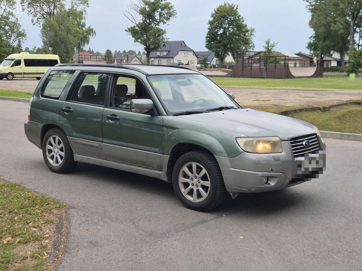 Subaru Forester 2005 — engine 2000 cm³, 125 HP (92kW)