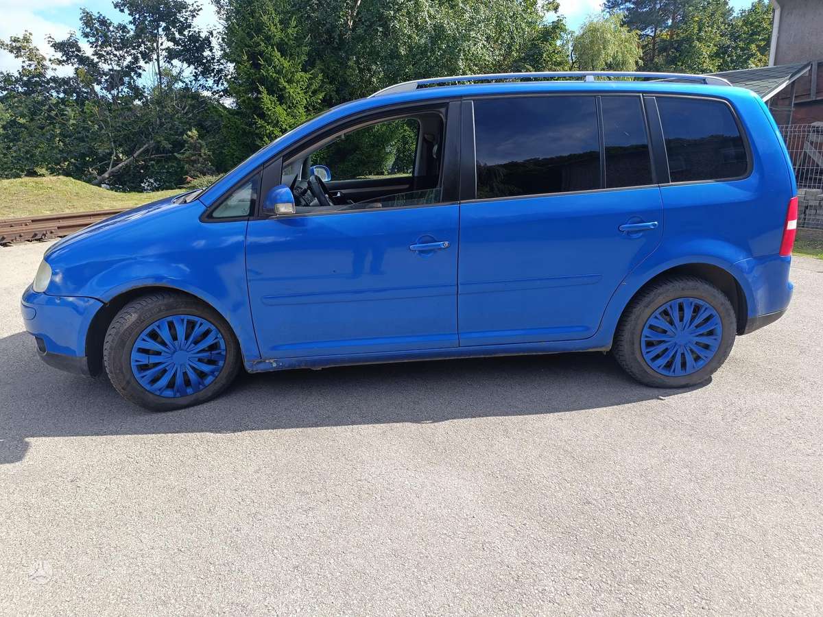 Volkswagen Touran 2005 — rear view