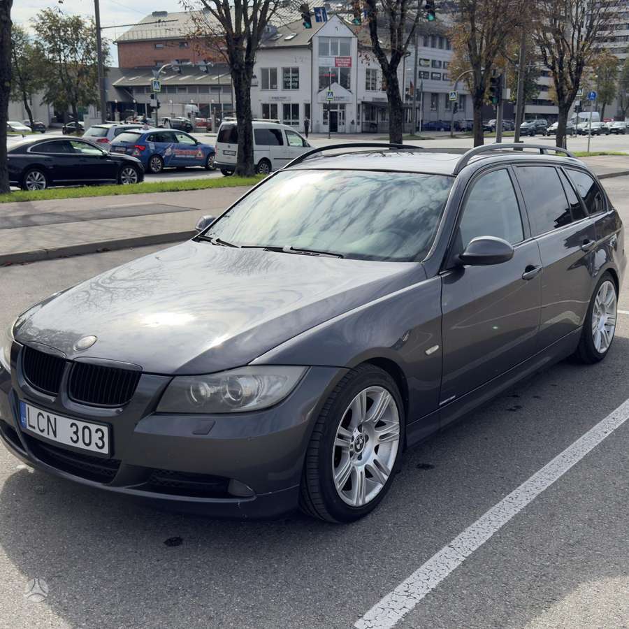 BMW 325 2007 — interior